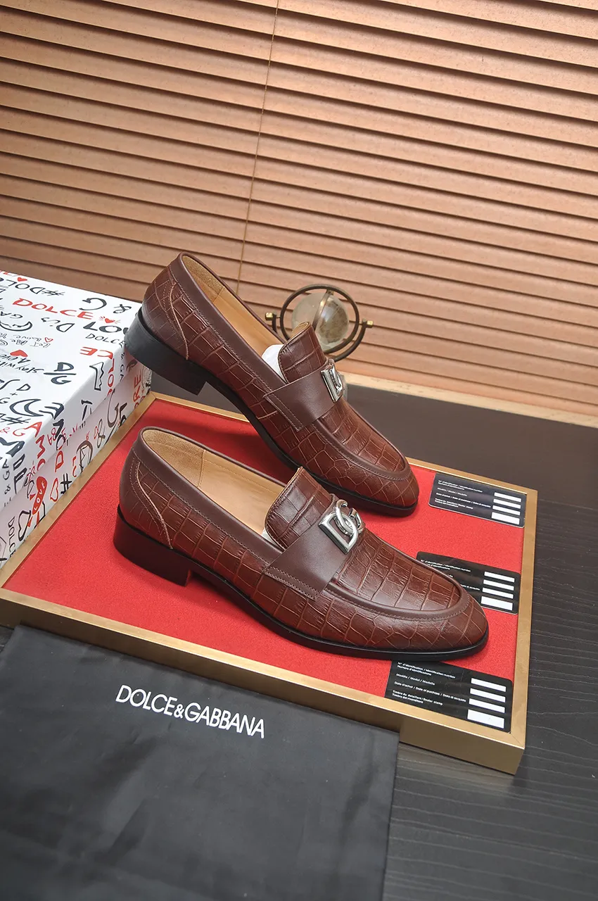 Men's men's shoes 💰500💶🌲 DG top 🔍🔍Men's new leather shoes 🚹 are on sale at the same time at the counter ⚠The uppers are imported cowhide from Italy, the entire imported cowhide lining, imported accessories 💪💪, completely 1⃣️ vs 1⃣️ replica 🇮 🇹💪💪, ⚠Sole: The original sole is specially provided by the original factory, the exclusive movable molded sole is super comfortable, ⚠The original factory follows the order, 🔍🔍high quality, you can enter and exit the counter at will, welcome to compare ⚠Size: 38-44 (45 customized)